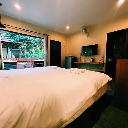 Vivi Hotel Resort Phuket Екстериор снимка